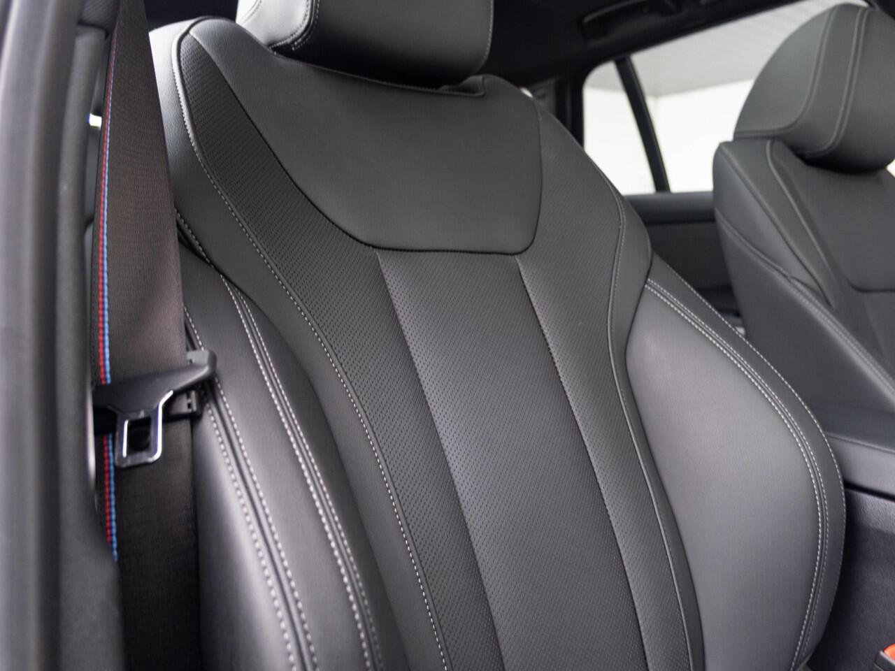 BMW 3-SERIE Touring 320i | M Sportpakket Pro | Innovation Pack | Comfort Access | Stoelverwarming | Panoramadak | Trekhaak