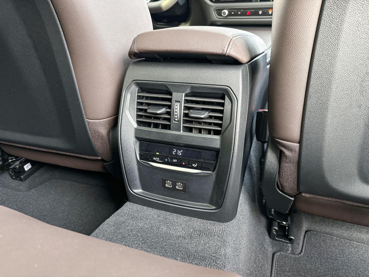 BMW 3-SERIE Touring 330e M-Sport / Glazen Schuifdak / Harman Kardon / Head-Up / Parking Assistant Plus / Trekhaak Zwenkbaar / Adaptieve LED koplampen / Stuurwielverwarming