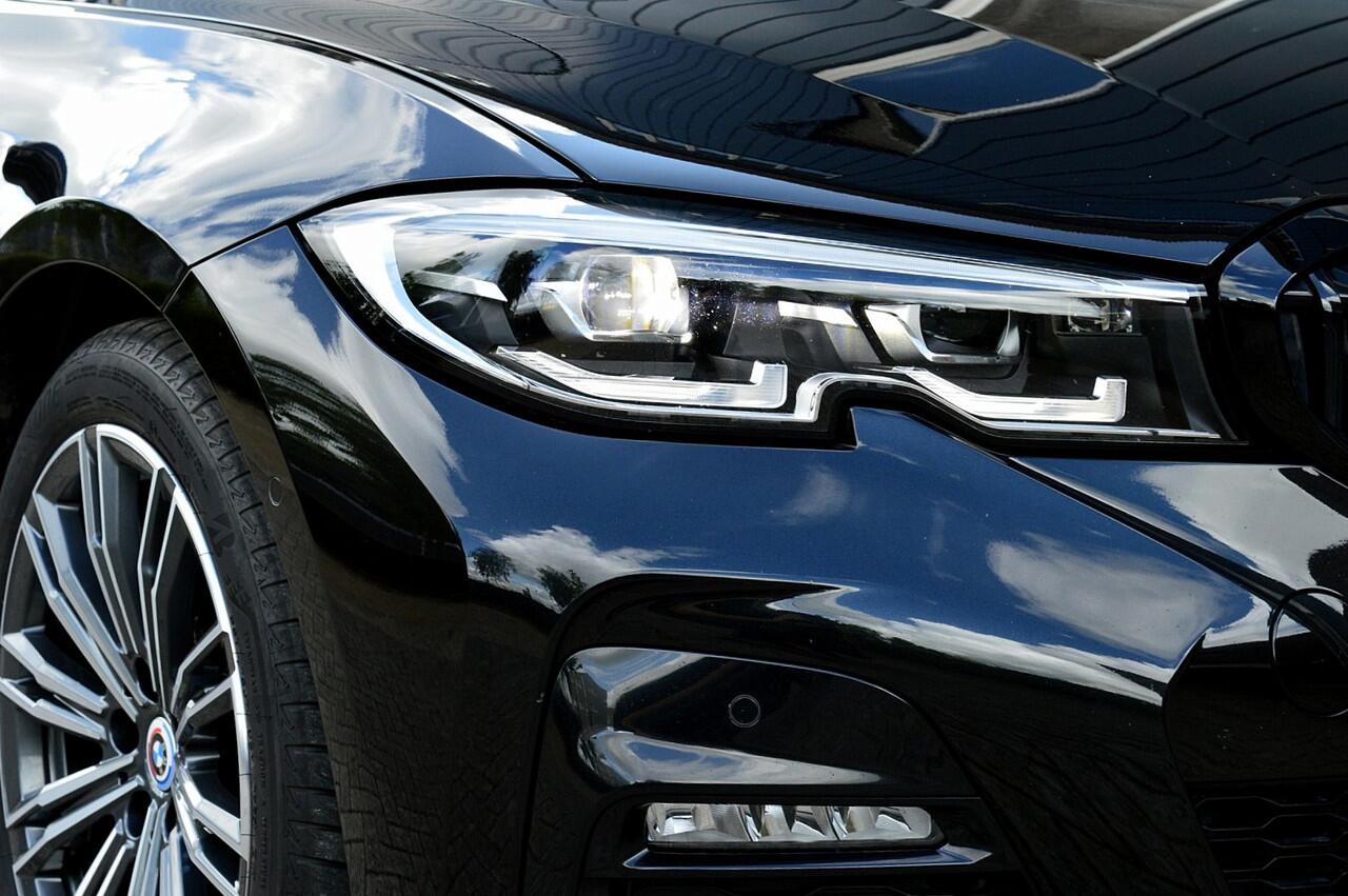 BMW 3-SERIE 320i M-Sport Business Edition Plus Rijklaarprijs-Garantie Leder Led Camera Navigatie 50 Jahre Edition