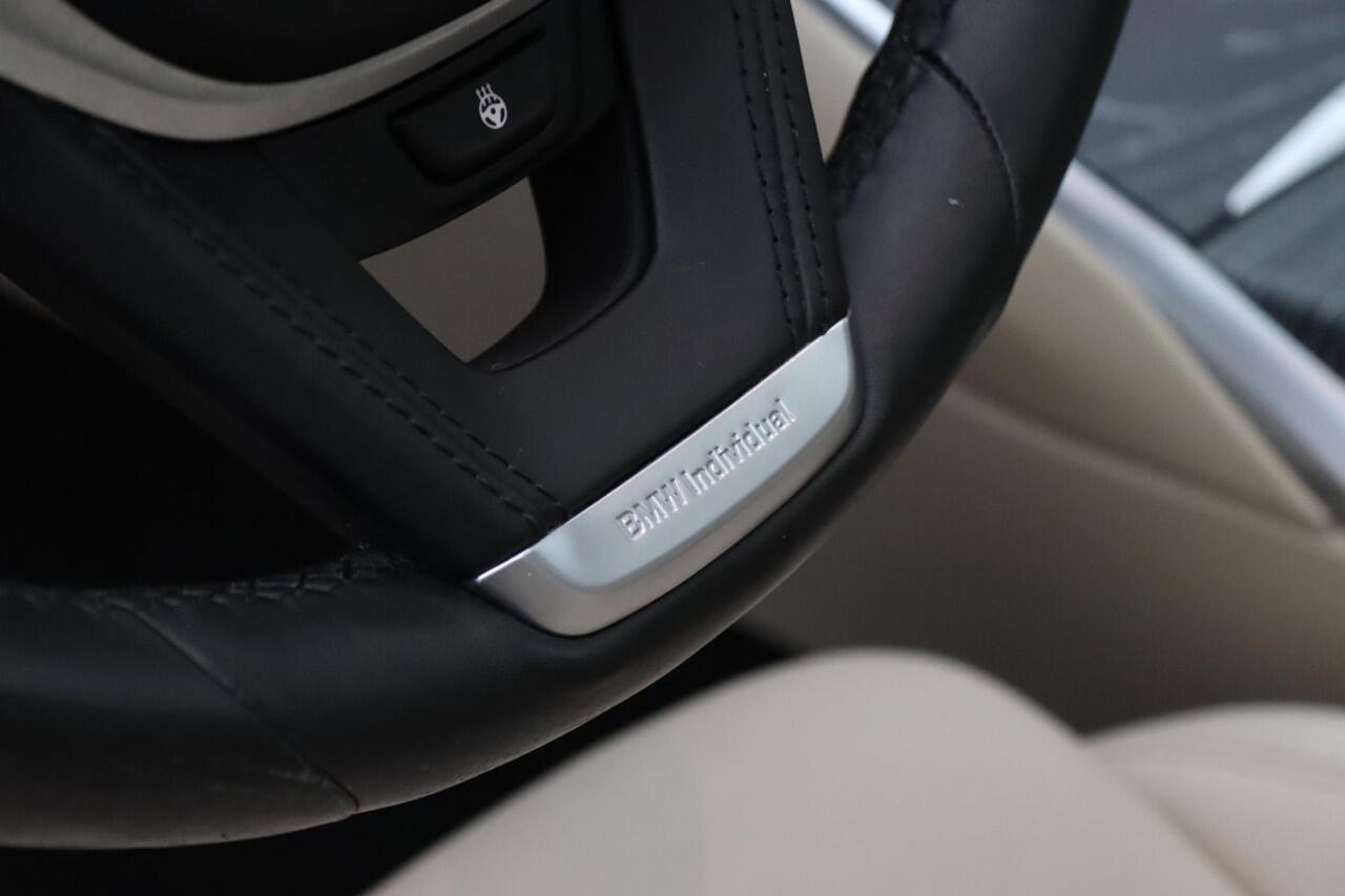 BMW 3-SERIE Touring 320e High Executive | Luxury Line | Audio Media Pack | Parking Pack | Safety Pack | BMW Personal CoPilot Pack | Stuurwielrand Verwarmd | Trekhaak | Panoramadak | Driving Assistant Professional | Head-Up Display | DAB | HiFi | 18''