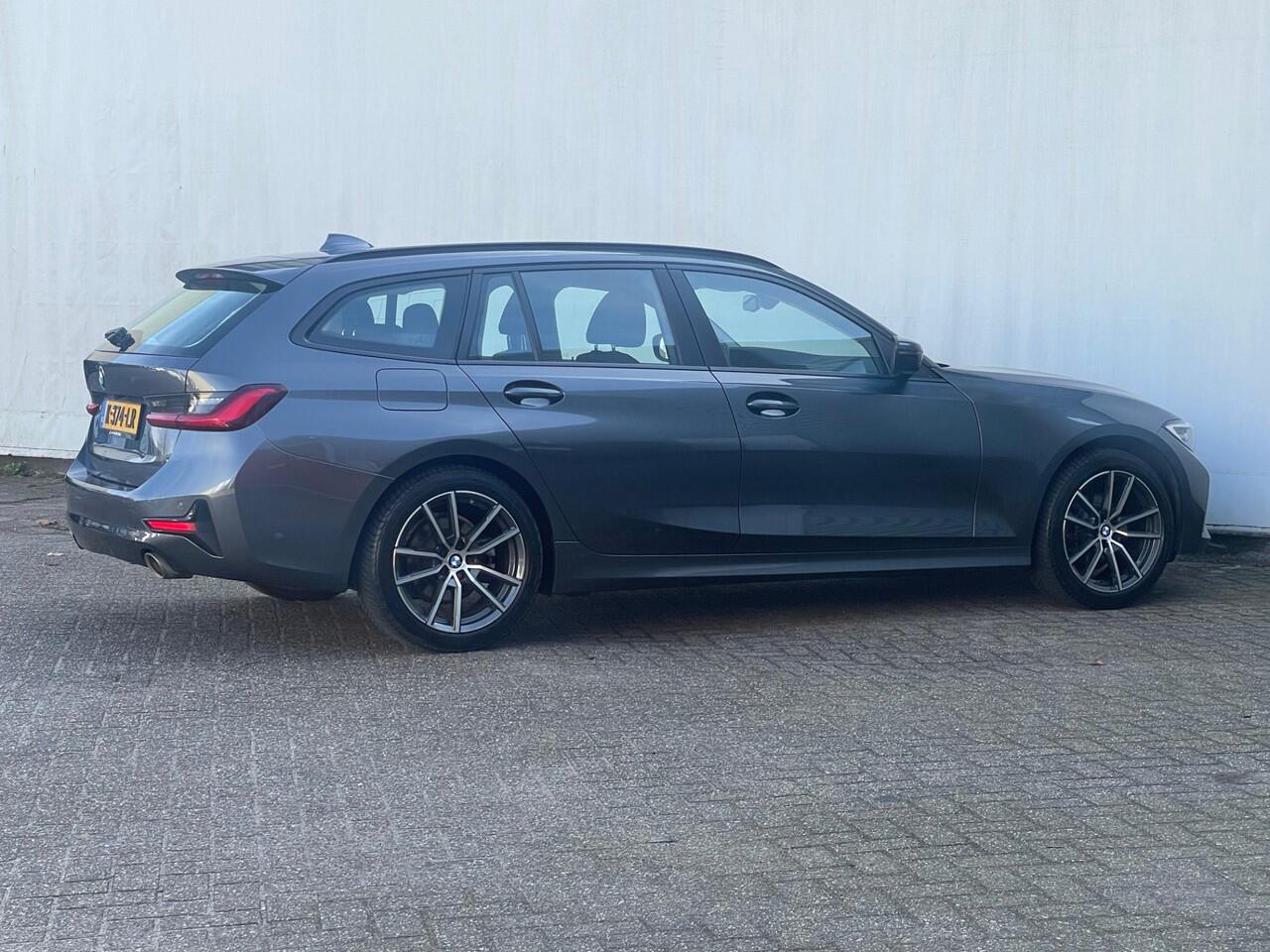 BMW 3-SERIE Touring 318i Exec. Ed. / Trkhk /18inch vlg/ Carplay