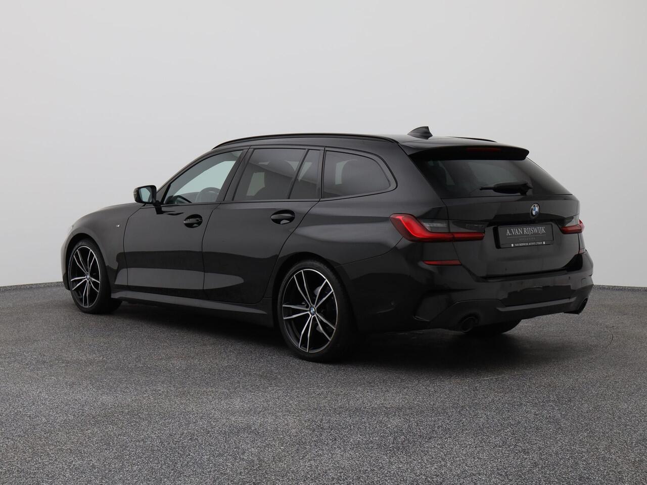 BMW 3-SERIE Touring 318i Automaat M-Sport | CAMERA | CARPLAY | STOELVERWARMING