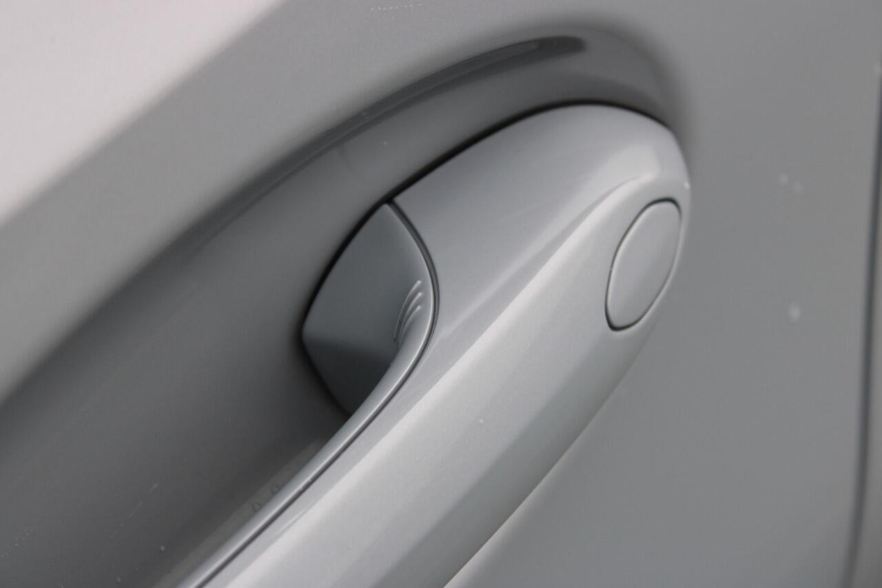 BMW 3-SERIE Touring 330e M Sport Automaat / Trekhaak / Achteruitrijcamera / Sportstoelen / Comfort Access / Active Cruise Control / M Adaptief onderstel