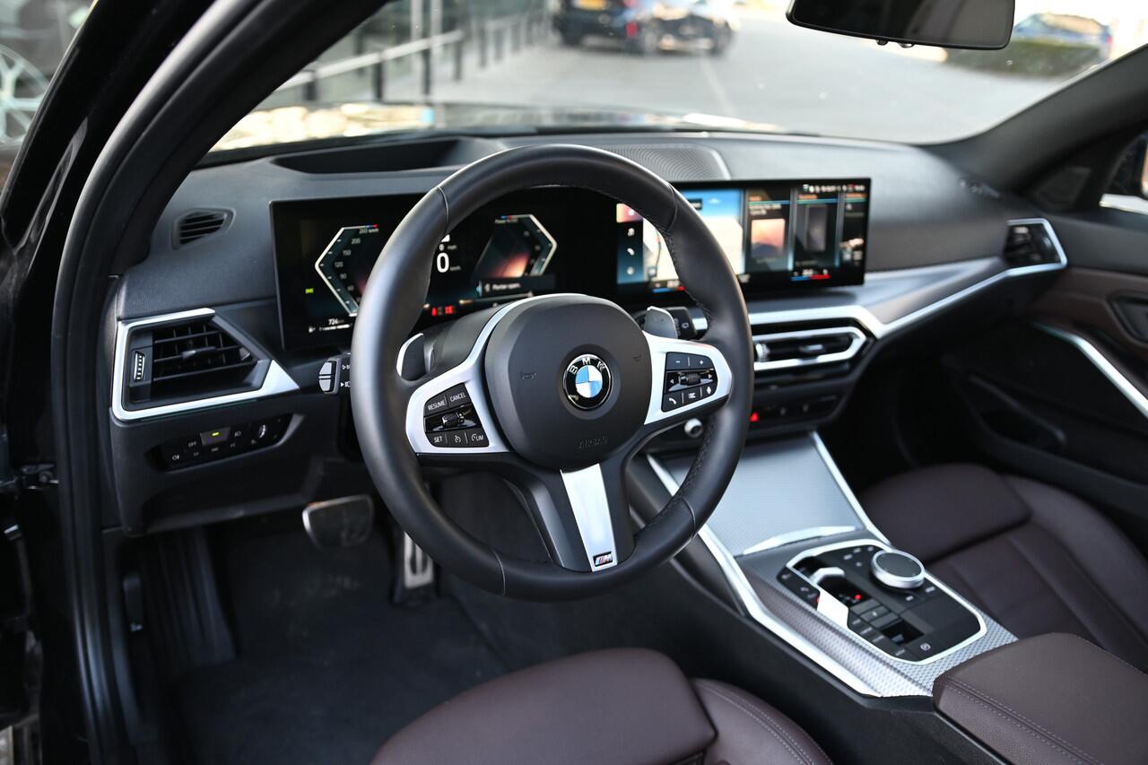 BMW 3-SERIE Touring 320i M Sport Automaat / Panoramadak / Sportstoelen / Adaptieve LED / Parking Assistant / M Sportonderstel / Live Cockpit Professional