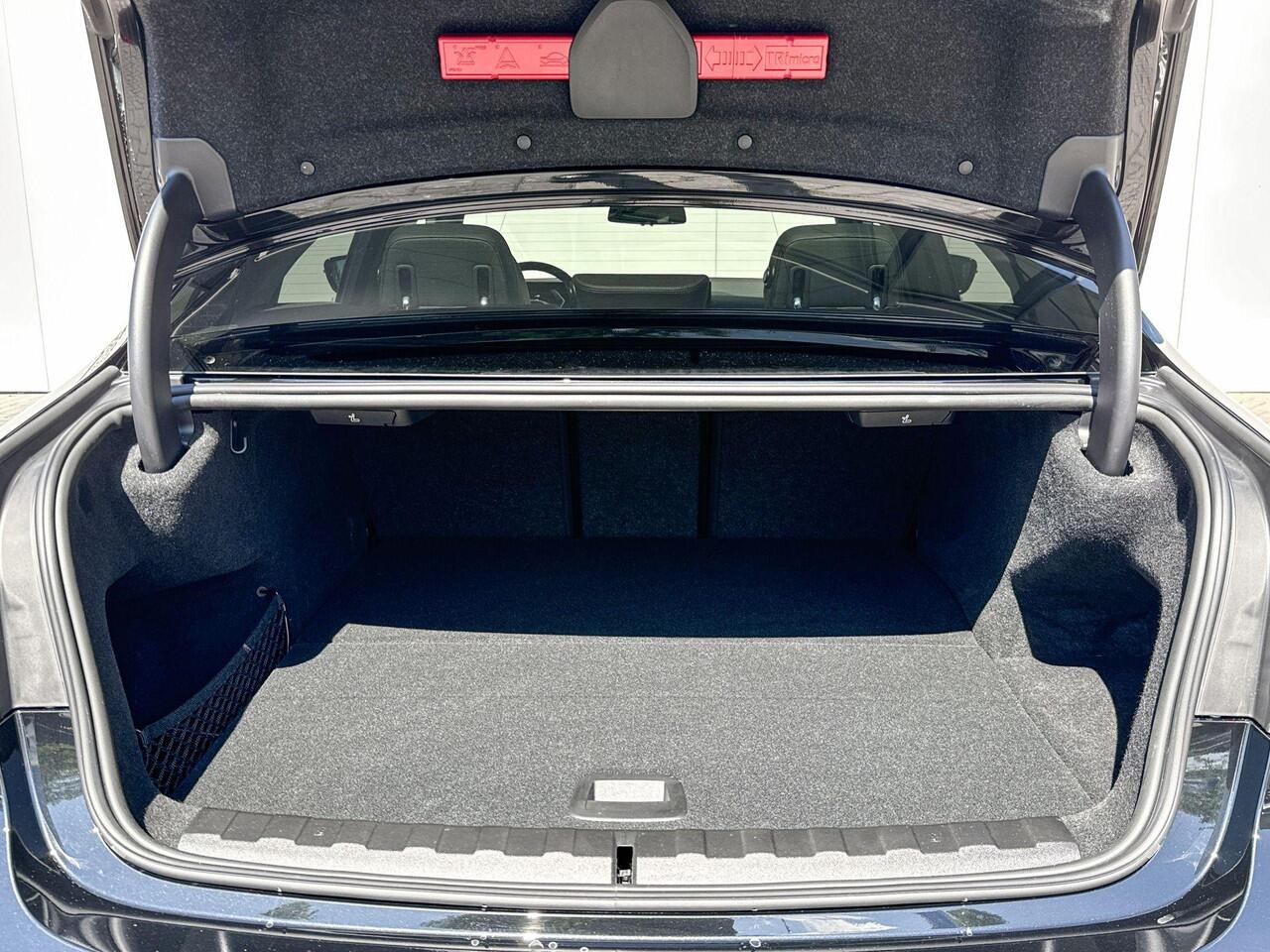 BMW 3-SERIE Sedan 330e