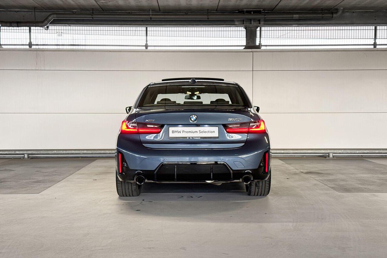 BMW 3-SERIE Sedan 330i xDrive