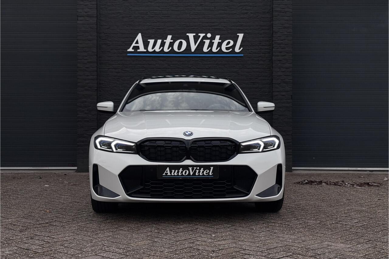 BMW 3-SERIE Touring 330e M-Sport | 19,5 kWh Accu | Panodak | Head-Up | Memory | Trekhaak | 360° Camera | Fabrieksgarantie