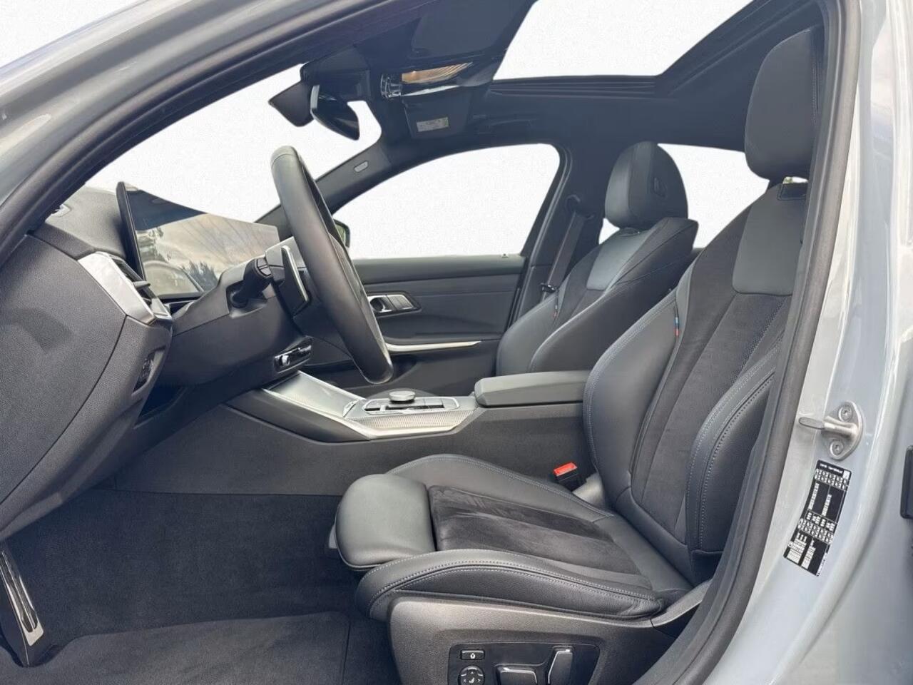 BMW 3-SERIE 330iA M-SPORT Pro ** LED, LC Prof, SCHUIF/KANTEL, ACC, 19-inch LMV, HuD, H&K Sound ** ¤ 22.500,= onder NP - 1e EIG - UNFALLFREI ** ** INFORMEER OOK NAAR ONZE AANTREKKELIJKE FINANCIAL-LEASE TARIEVEN **