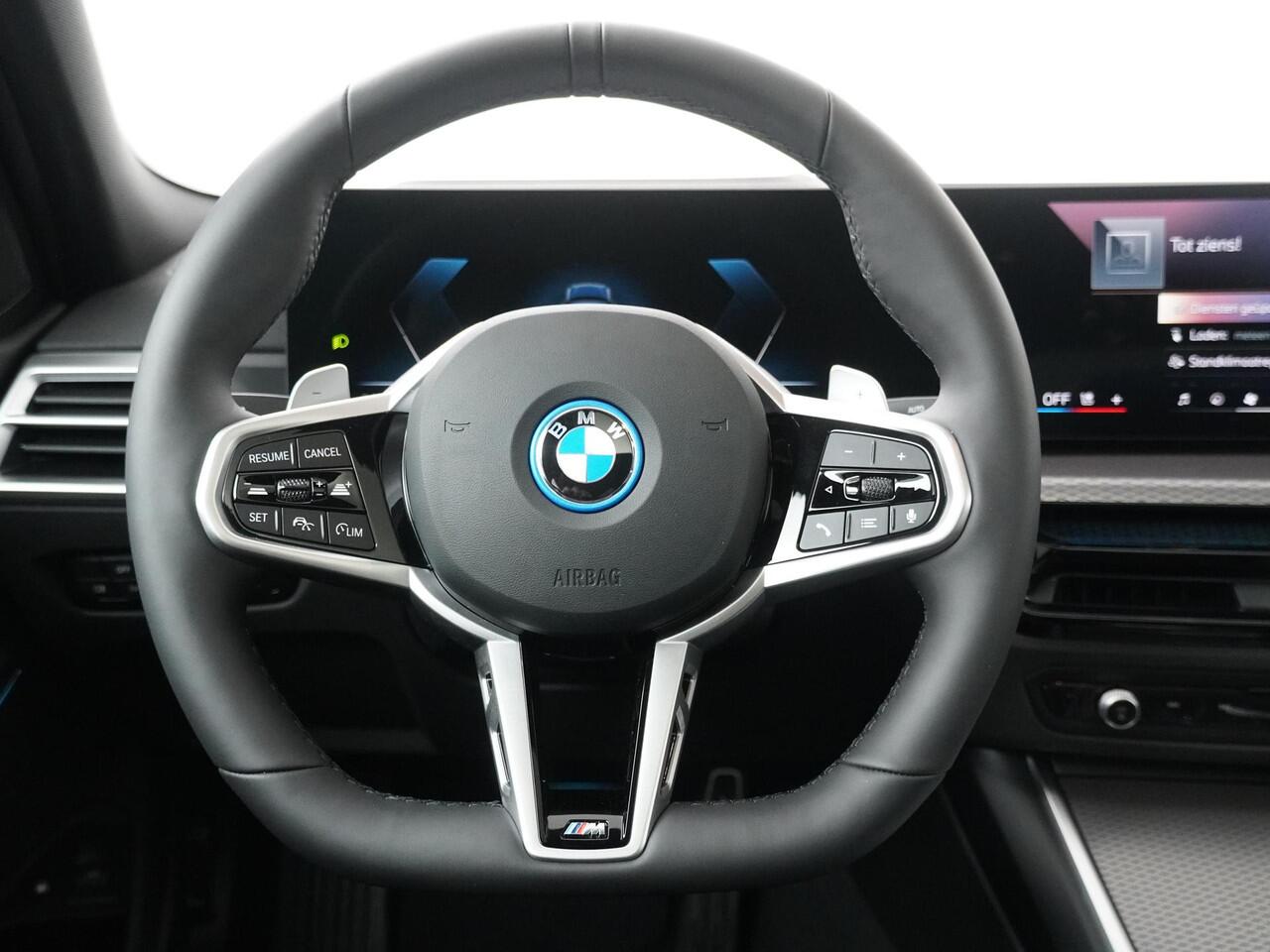 BMW 3-SERIE 330e | M-Sport pakket | Panoramadak | Adaptive Cruise | HiFi | Comfort Access |