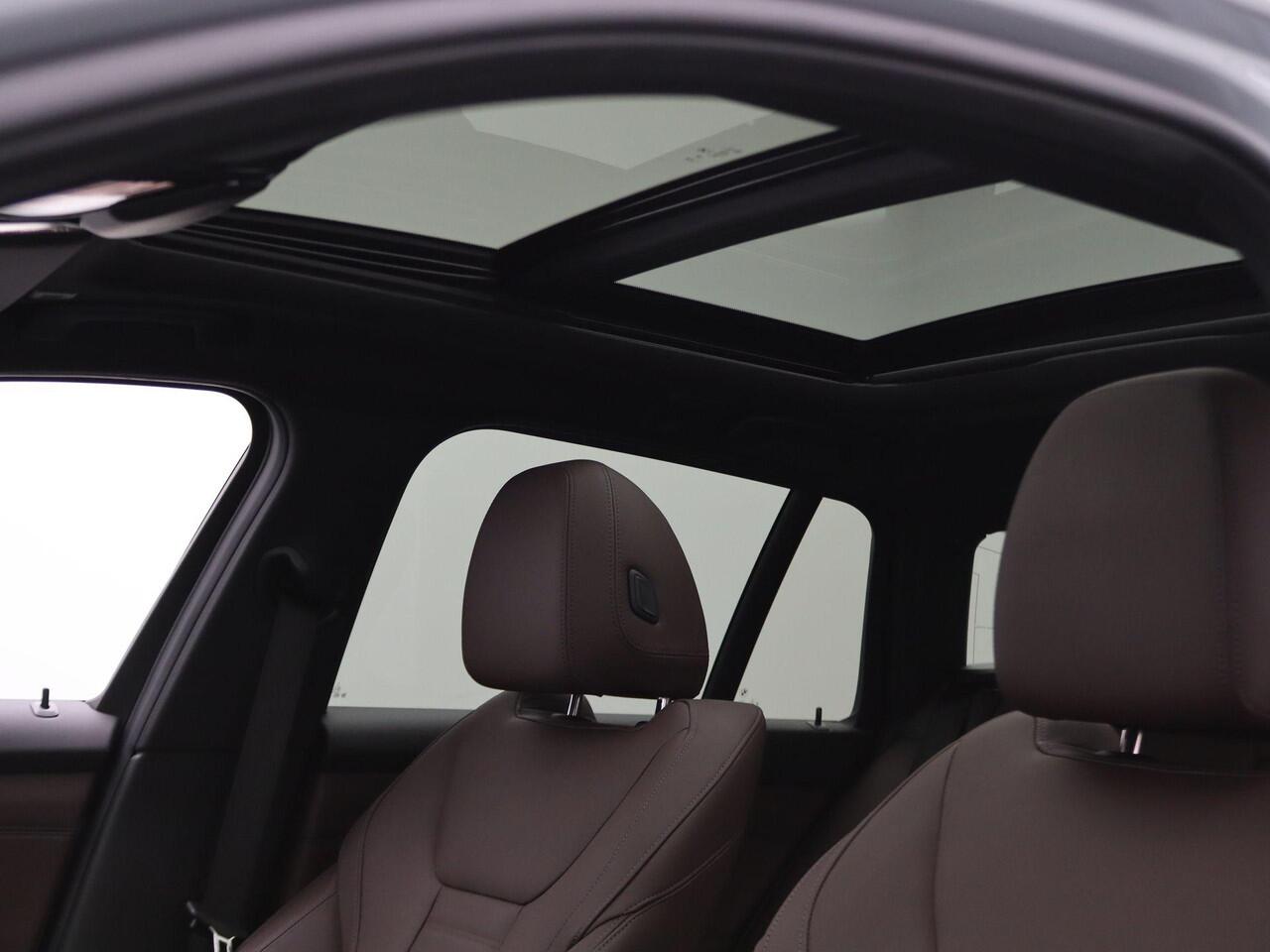 BMW 3-SERIE Touring 330e M Sportpakket | Comfort Pack | M Adaptief onderstel | Trekhaak | Panoramadak | Active Cruise Control | DAB | HiFi | 18''