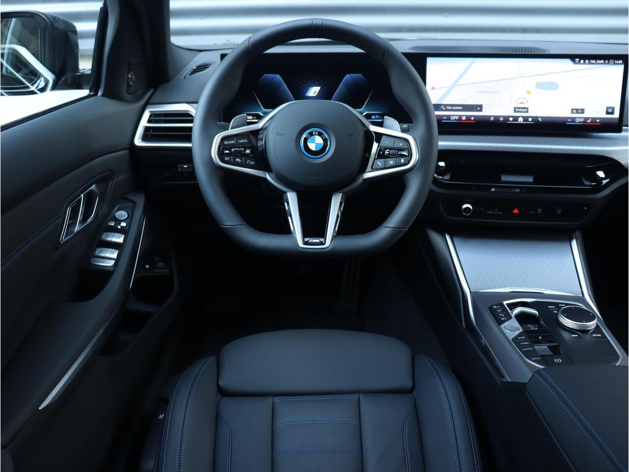 BMW 3-SERIE Touring 330e | High Executive | M Sportpakket Pro | Panodak | Trekhaak | Adaptive Cruise Control | Innovation Pack | Head-Up | Parking Assistant Plus | 19'' LMV