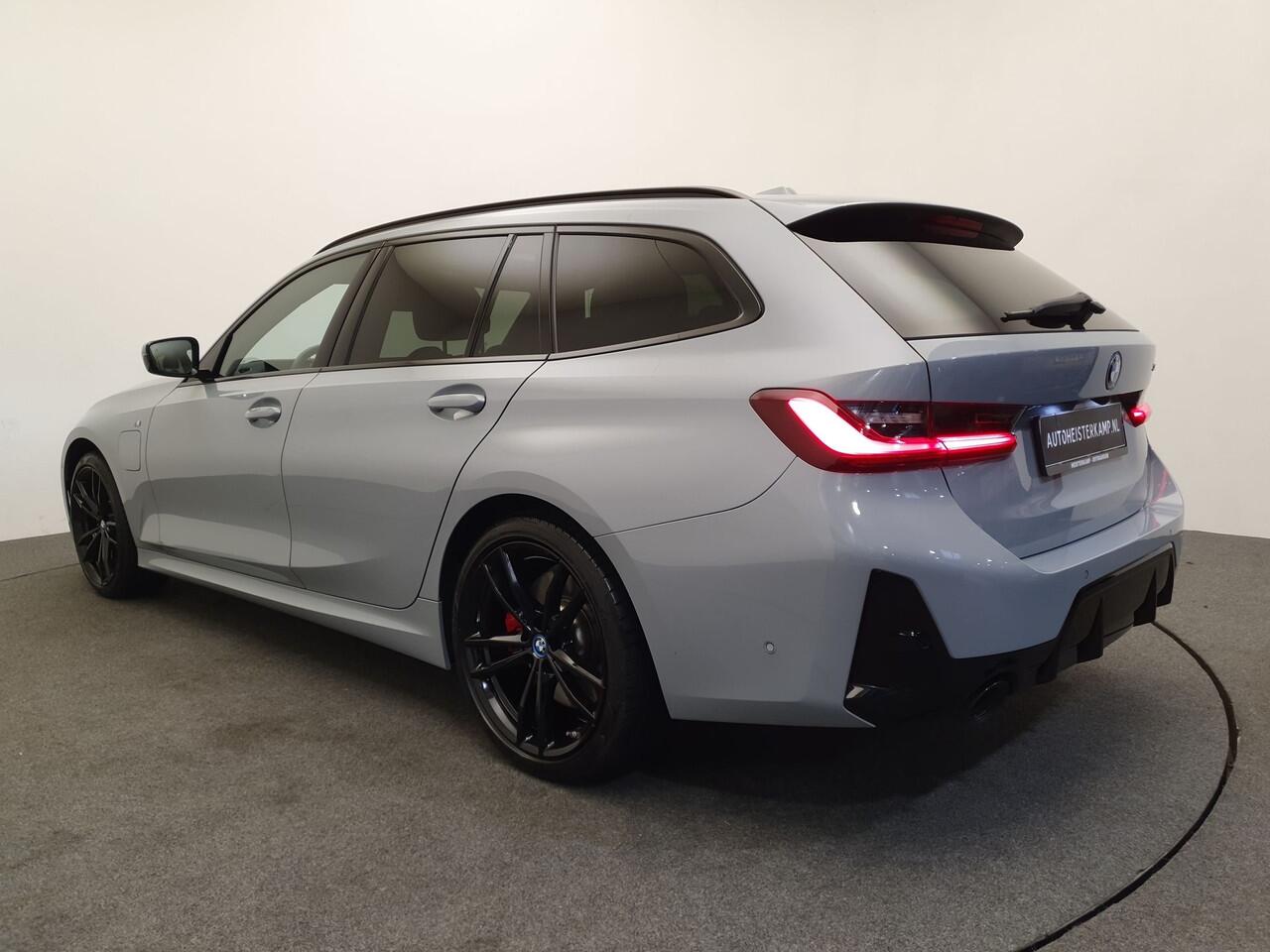 BMW 3-SERIE Touring 330e M-Sport Wegklapbare trekhaak, Panoramadak, ACC