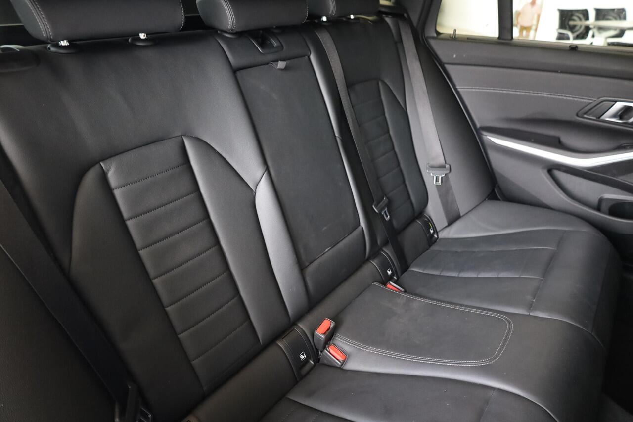 BMW 3-SERIE Touring 320e | M Sportpakket | Entertainment Pack | Travel Pack