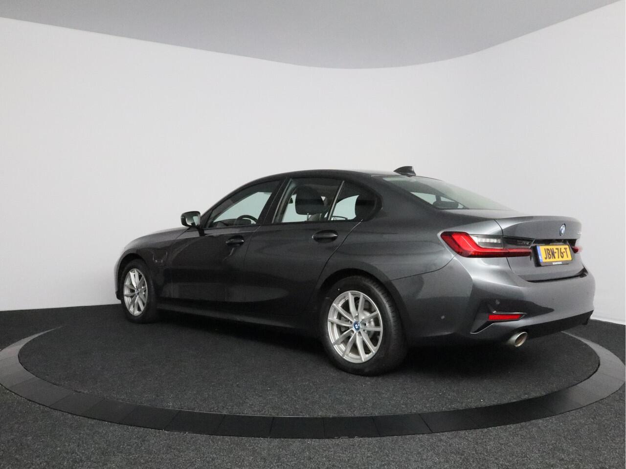 BMW 3-SERIE 330e | LED | 360° camera | Schuif-kanteldak | Laser LED-koplampen