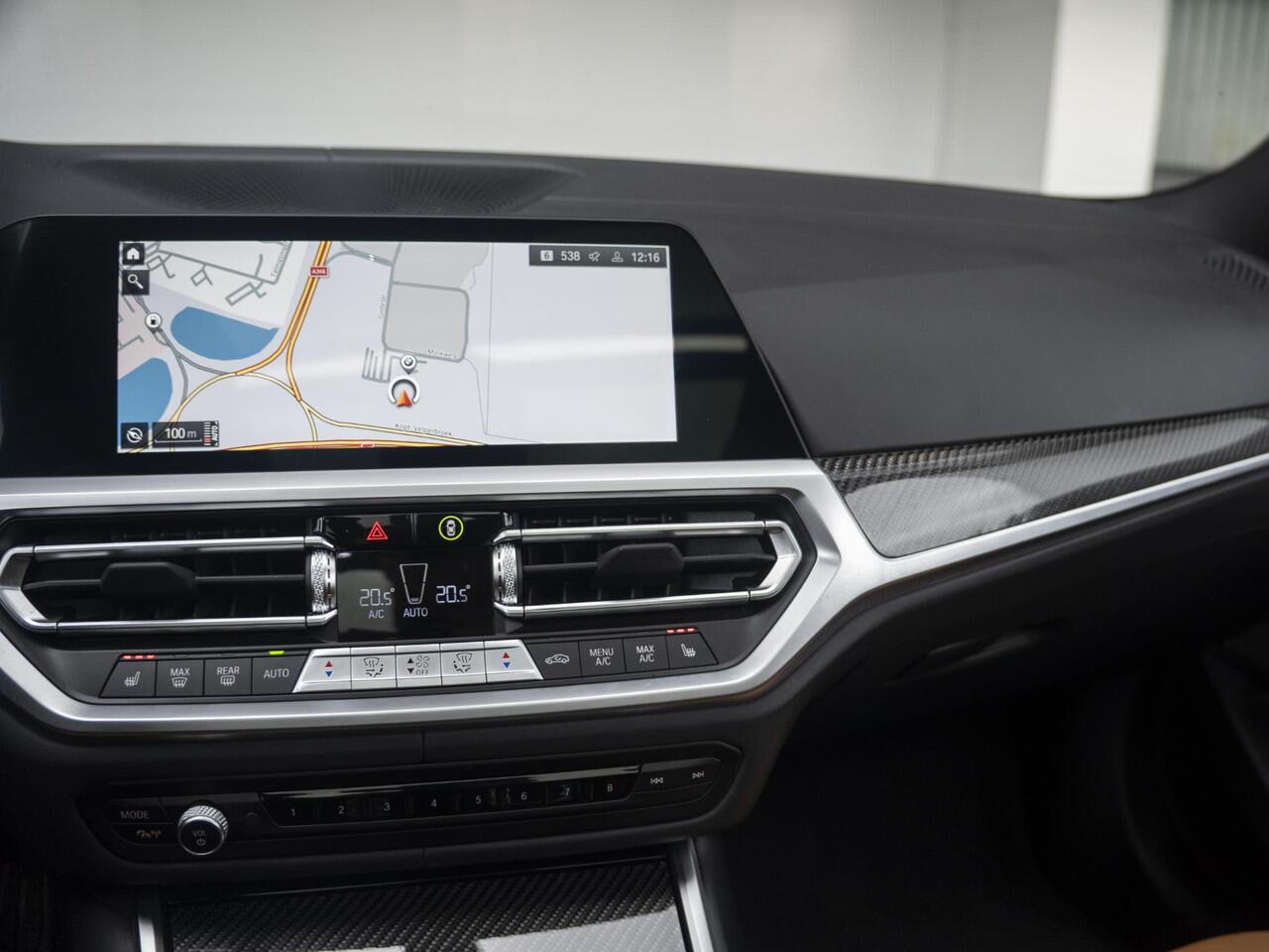 BMW 3-SERIE Touring M340i xDrive | Innovationspakket | Parking Assistant | Verwarmd Stuurwiel | Comfort Access | Achteruitrijcamera | Harman Kardon | Panoramadak | Head-Up Display | 19'' | Trekhaak