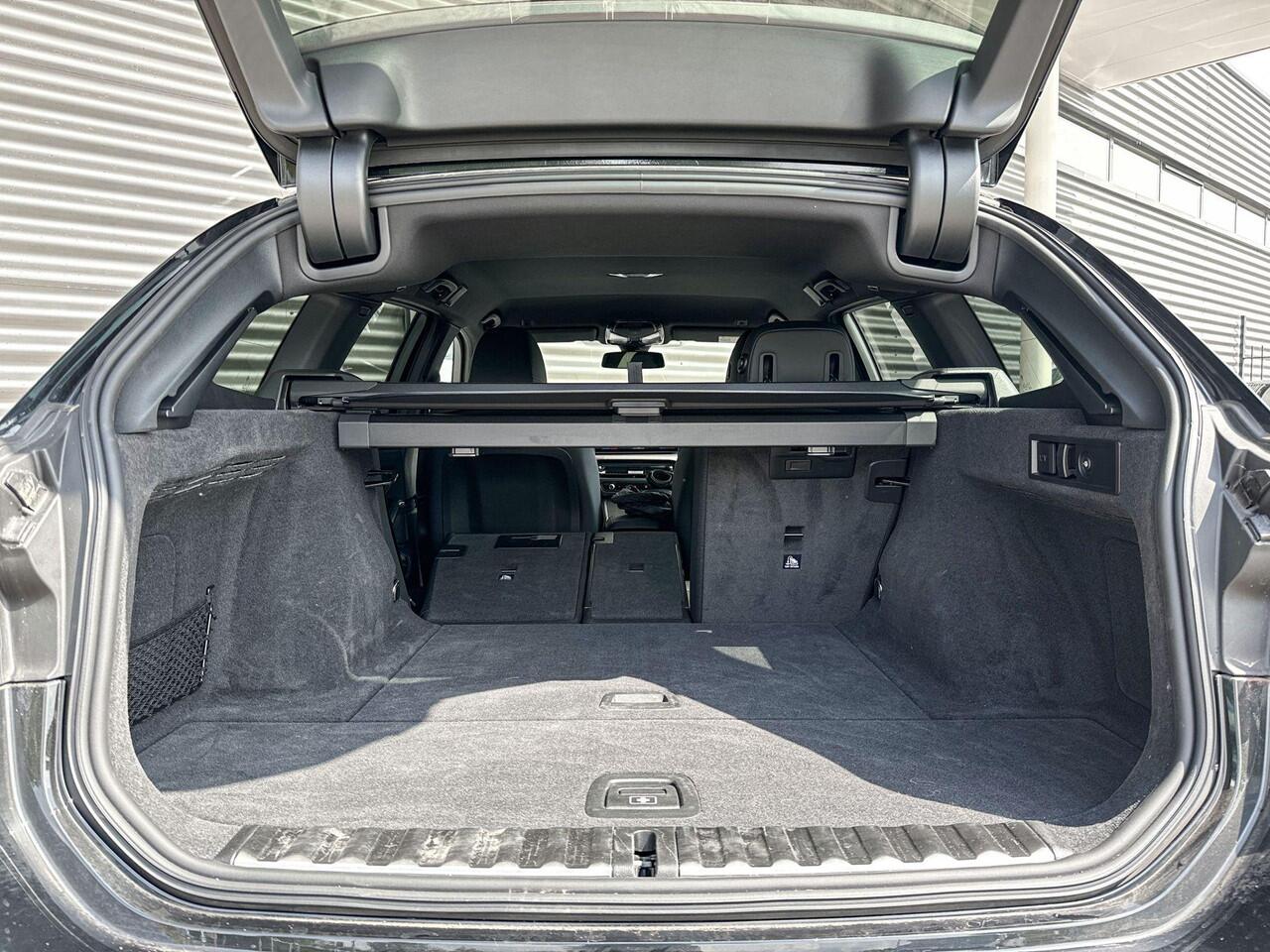 BMW 3-SERIE Touring 318i M Sportpakket / Comfort Pack / Trekhaak / Selections