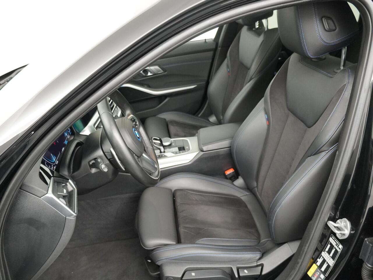 BMW 3-SERIE Touring 330e | M-Sportpakket | 19inch | Head-up