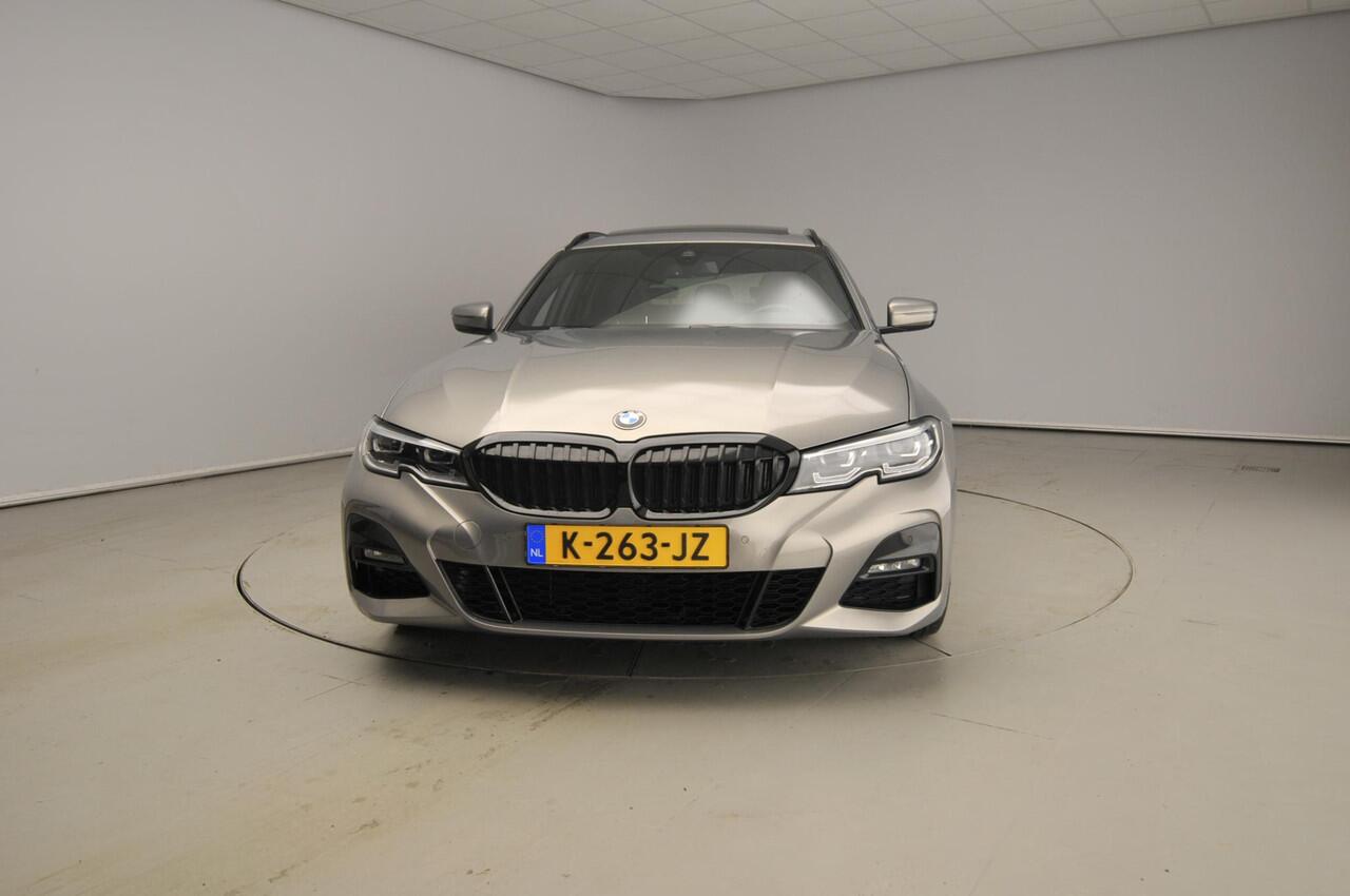 BMW 3-SERIE Touring 330i | M-Sportpakket | LED | Leder | HUD | Trekhaak | Schuifdak | DAB | Harman-kardon sound | Alu 19 inch