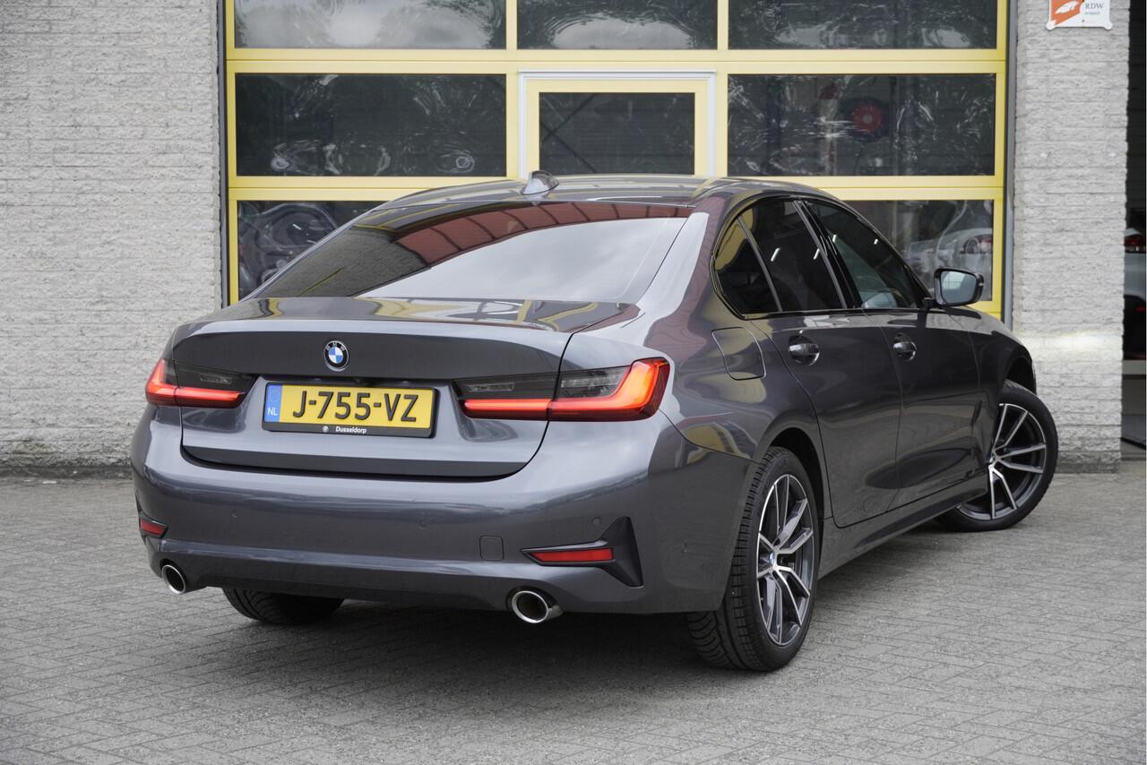 BMW 3-SERIE 318i Automaat! Executive Edition BJ2020 Lmv 18" | Led | Pdc | Navi | Achteruitrijcamera | Dashboard verlichting | Virtual cockpit | Climate control | Adaptieve cruise control | Sportstoelen | Zwarte hemel | Extra getint glas