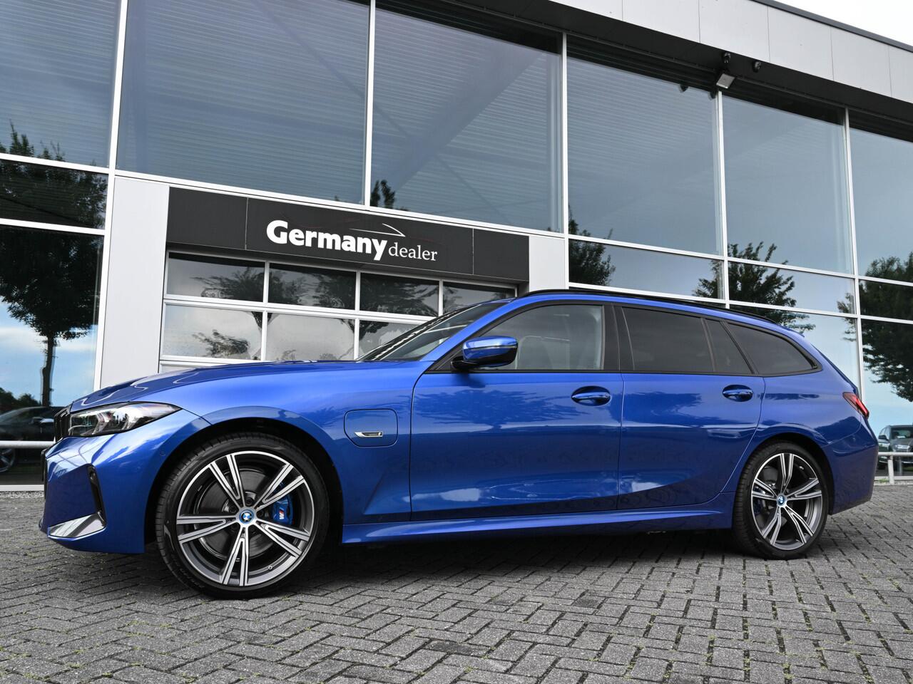 BMW 3-SERIE Touring 330e xDrive 292pk M-Sport-Pro Pano HUD E-Zetels ACC M-Rem Widescreen Hifi VOL!