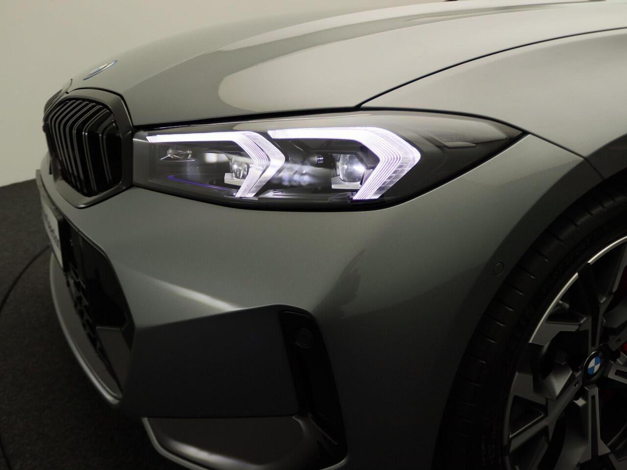 BMW 3-SERIE Touring 330e M Sportpakket Pro | Innovation Pack | Comfort Pack | Trekhaak | Panoramadak | Elektrisch Verstelbare Stoelen | Driving Assistant Professional | Harman Kardon | 19''