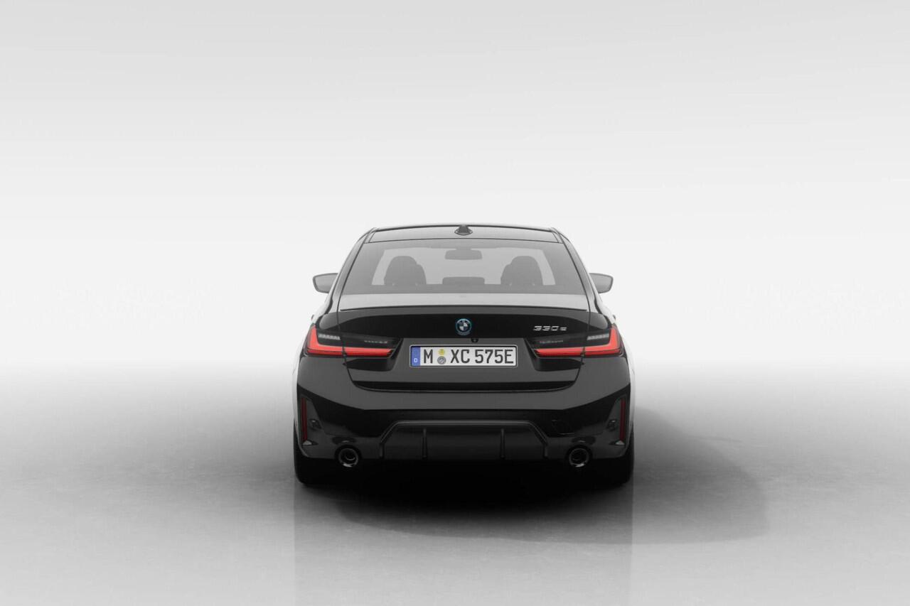 BMW 3-SERIE Sedan 330e | M Sport Pro | Comfort Pack | Active Cruise Control | Elektrisch bediend glazen schuif-/kanteldak