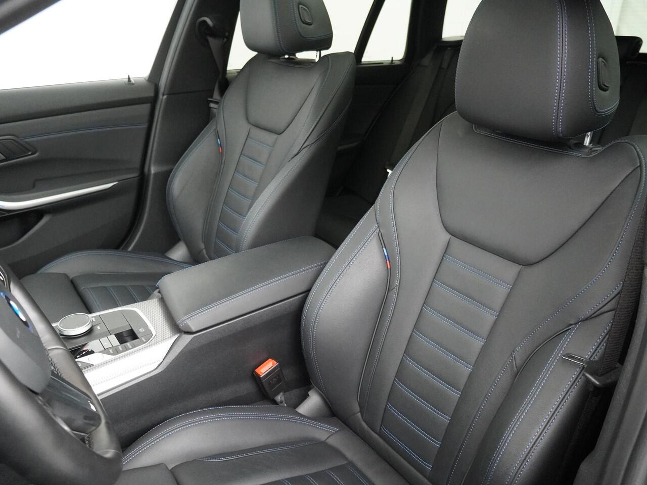 BMW 3-SERIE Touring 330e M-Sportpakket | Adaptive Cruise | Comfort Access | Head-Up | Panoramadak | Harman Kardon | Elektrisch bedienbare stoelen