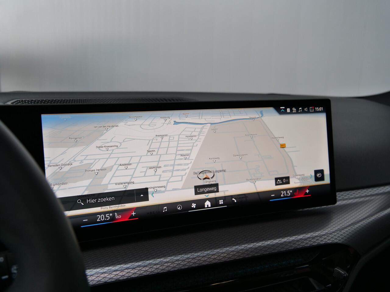 BMW 3-SERIE Touring 330e 292 Pk Automaat M Sportpakket Pro Schuifdak / Apple Carplay / Head-Up / Keyless