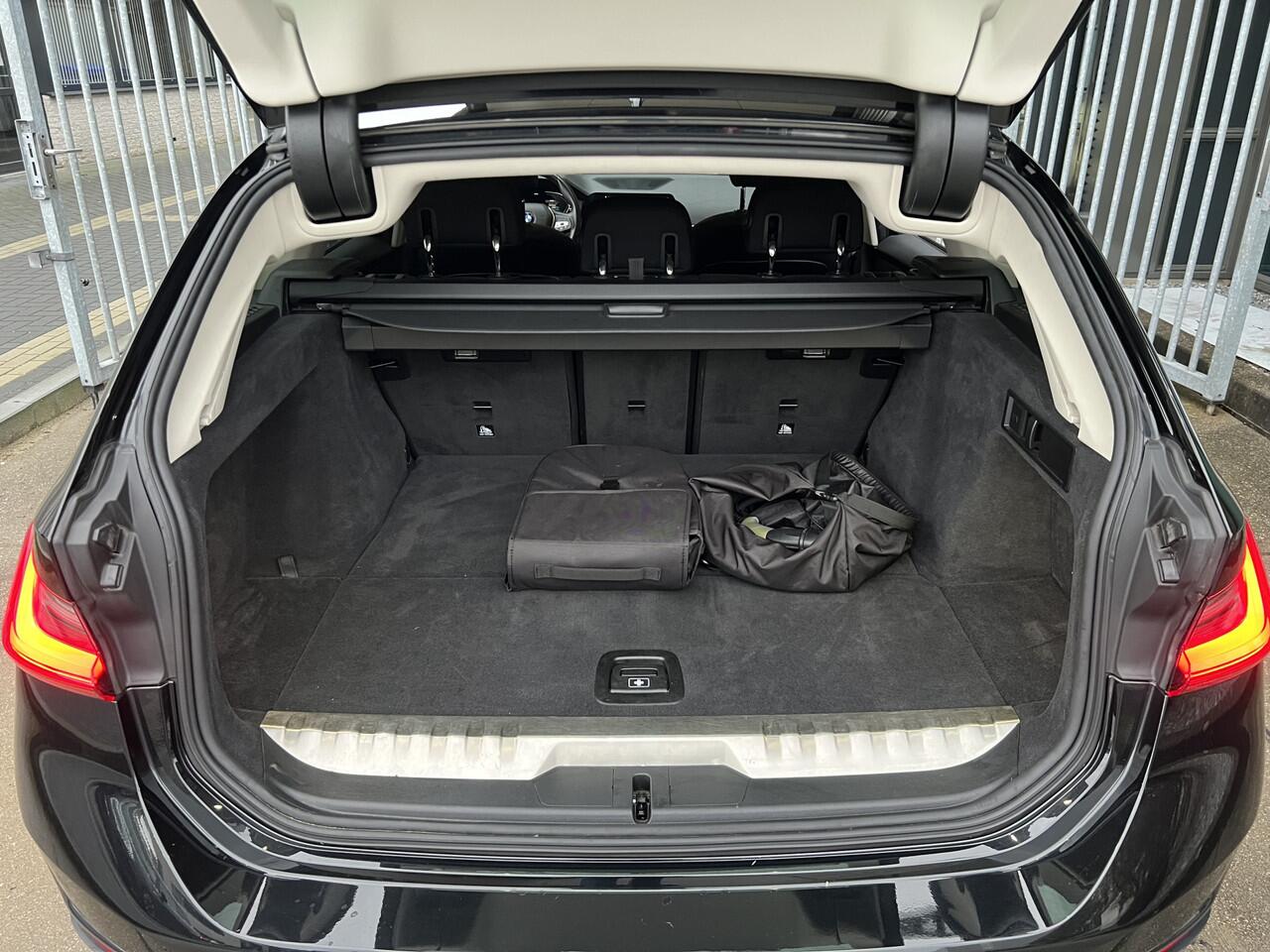 BMW 3-SERIE Touring Hybride 330e | AUTOMAAT | CARPLAY/ANDROID | CAMERA | NAVI | CRUISE CONTROL | CLIMATE CONTROL | PDC V+A | LMV | STOELVERWARMING | ELEKTR. ACHTERKLEP | LICHT+REGEN SENSOR | LED | BLUETOOTH