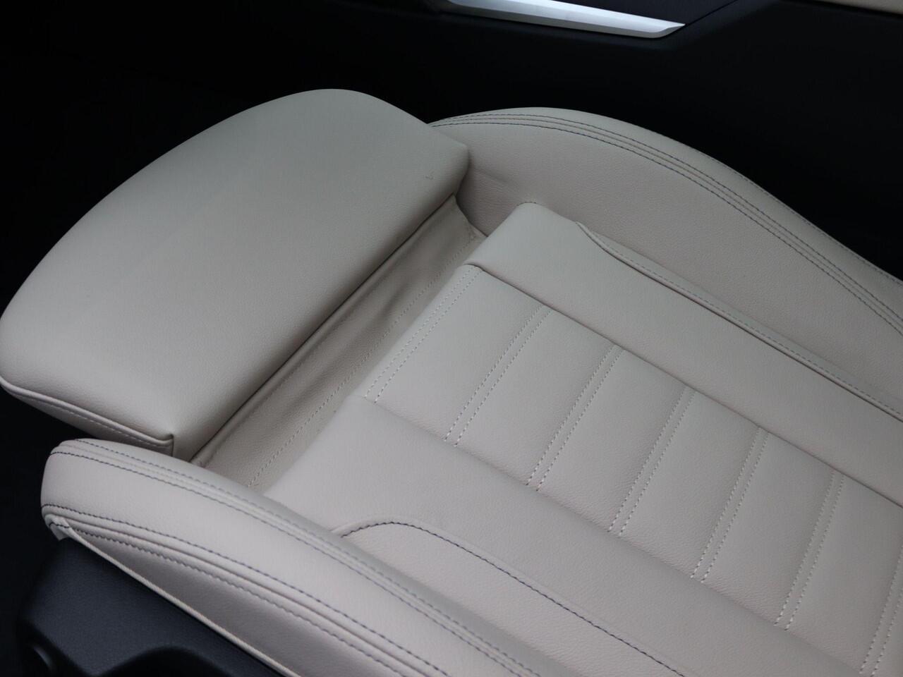 BMW 3-SERIE Touring 330e M Sportpakket Pro | Comfort Pack | Stuurwielrand Verwarmd | Trekhaak | Panoramadak | Driving Assistant | Active Cruise Control | Harman Kardon | 19'' | Ekris Selection