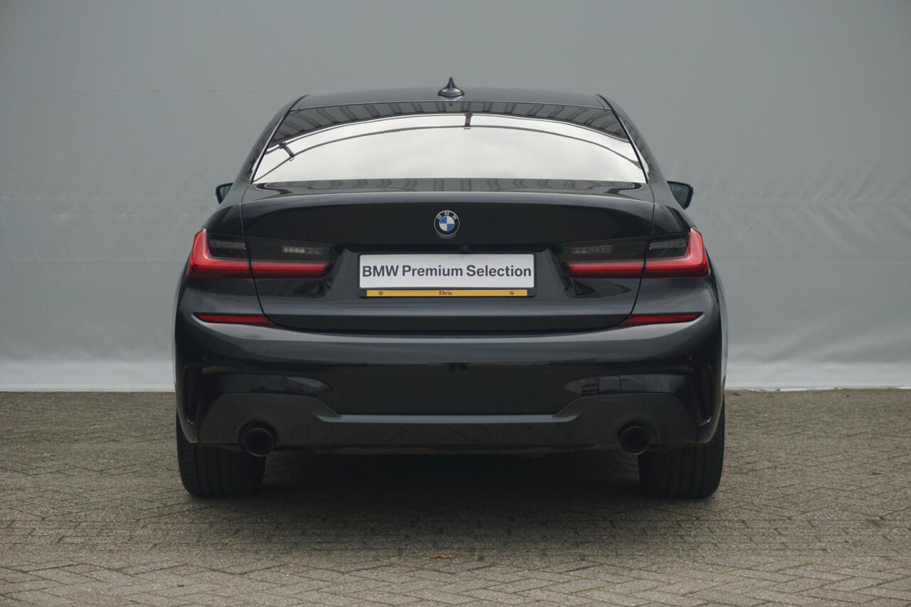 BMW 3-SERIE Sedan 318i M Sportpakket | Elektrisch Schuif-kanteldak / HIFI / Lederen Sportstoelen