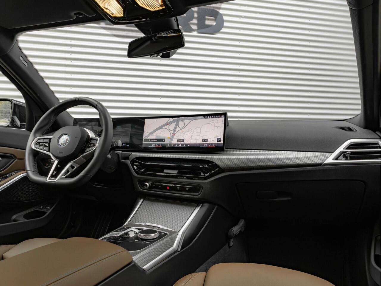 BMW 3-SERIE Touring 330e M-Sport - Pano - LCI 2 - ACC - Trekhaak - Widescreen - Hifi