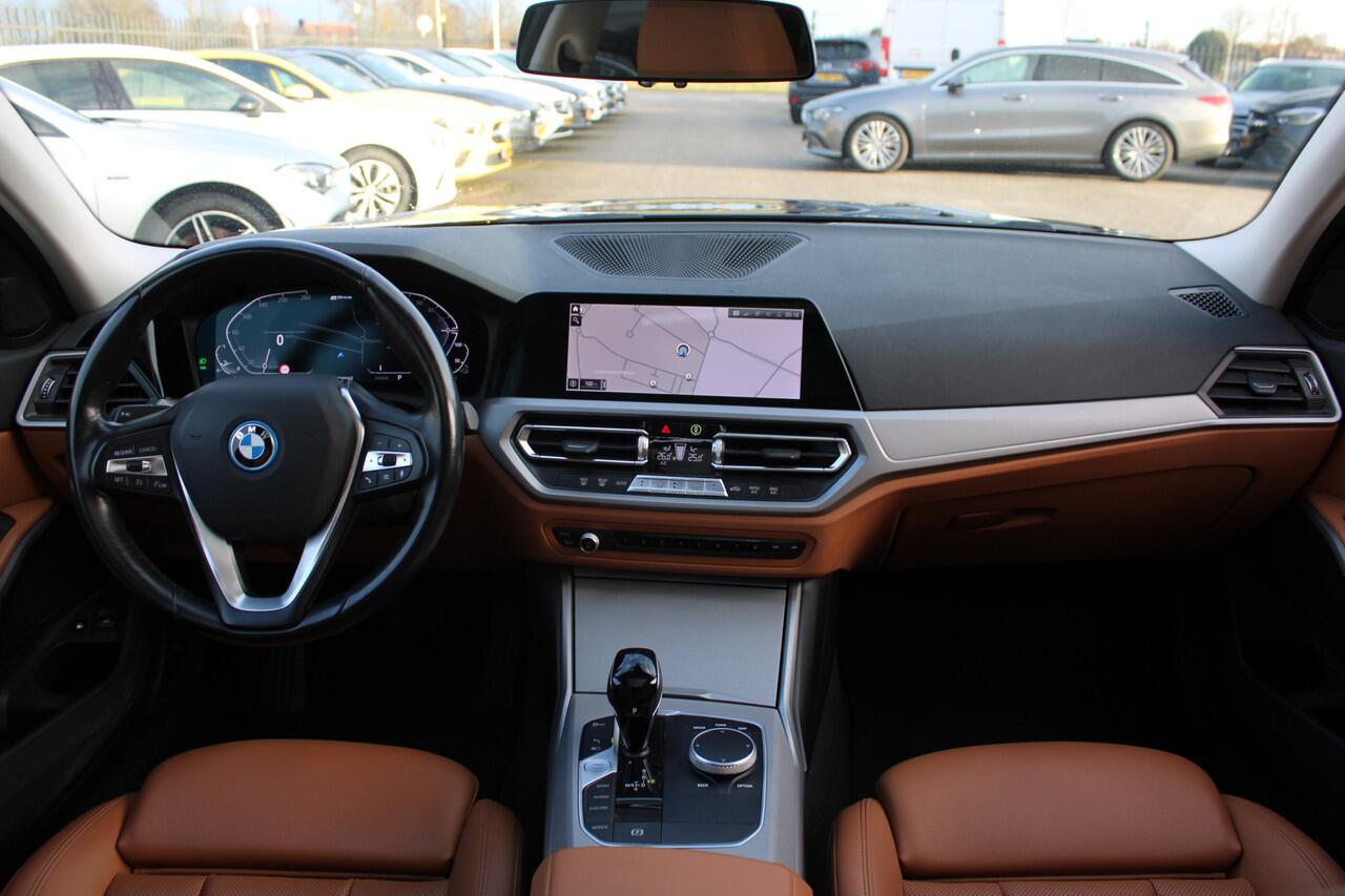 BMW 3-SERIE Touring 320e Business Edition Plus PANORAMADAK LEDER CARPLAY CAMERA