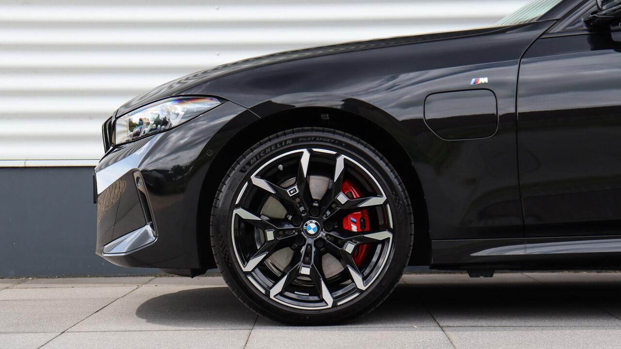 BMW 3-SERIE Touring 330e xDrive M-Sport Pro | Harman/Kardon | Head-up | Panoramadak | Trekhaak | M Sportstoelen | Memory | Comfort Access