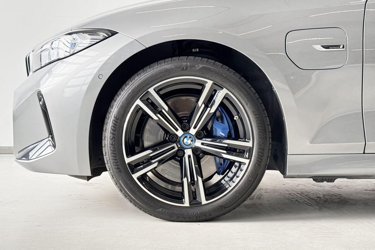 BMW 3-SERIE Touring 330e