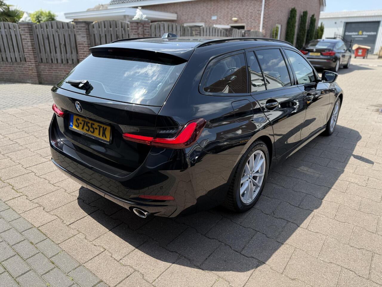 BMW 3-SERIE Touring 2.0 318i Org NL Widescreen-Leder-NW MODEL