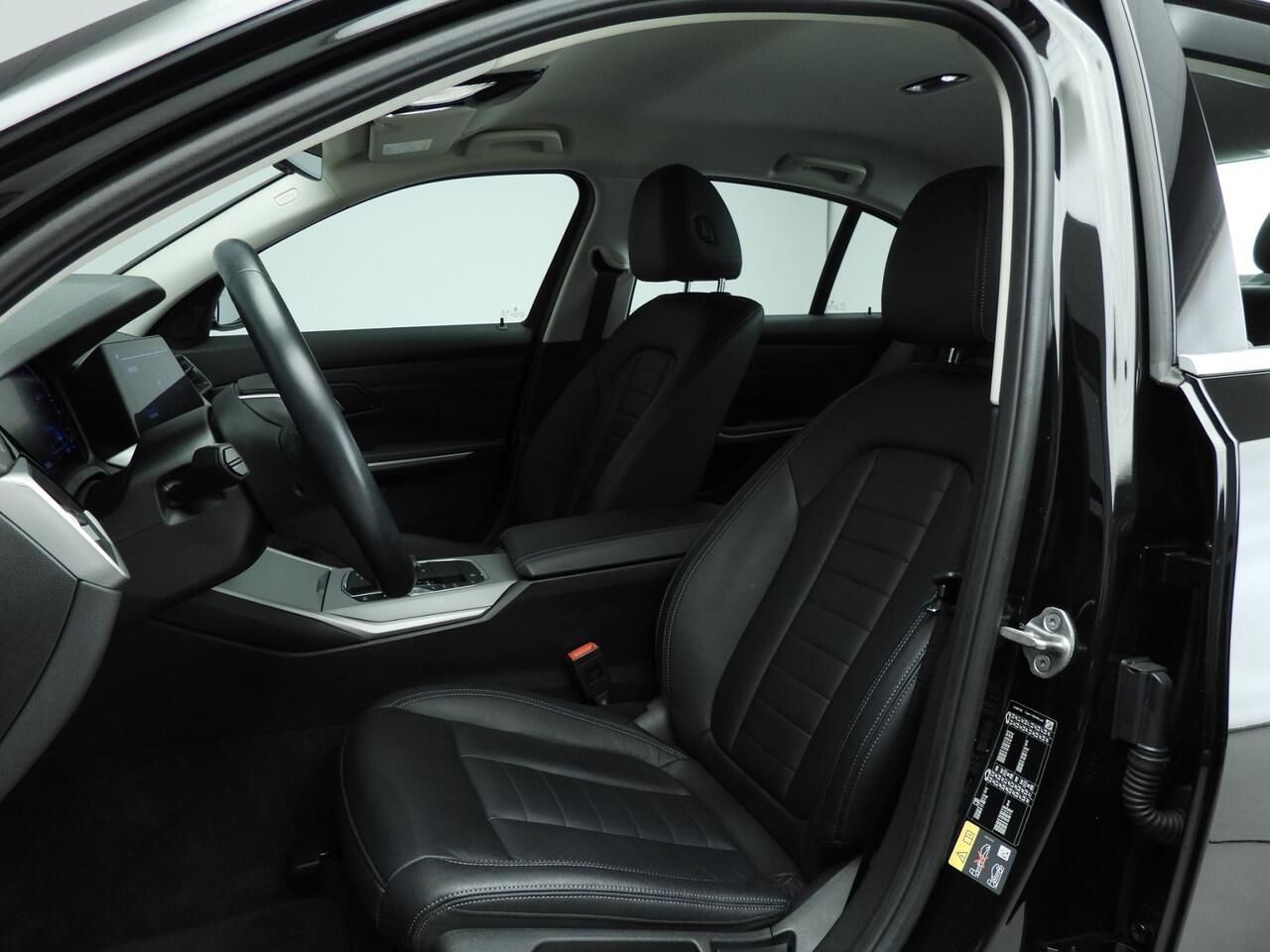 BMW 3-SERIE Sedan 320e | Laserlicht | Leder | Navigatie | Stoelverwarming | Chrome line | DAB | Hifi speakers | Alu 17 inch