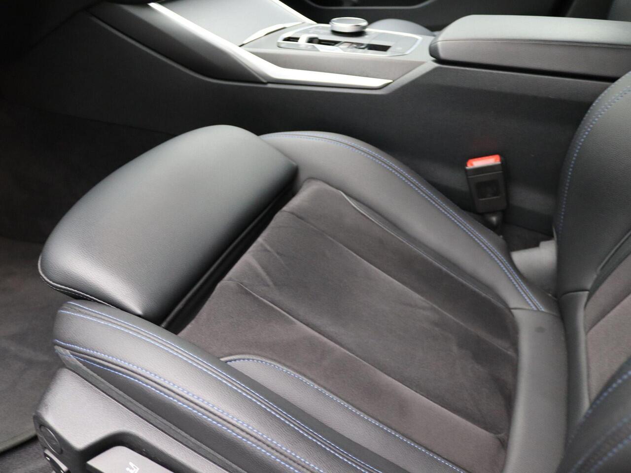 BMW 3-SERIE 330e Touring M Sportpakket | Achteruitrijcamera | Driving Assistant | HIFI | 18"