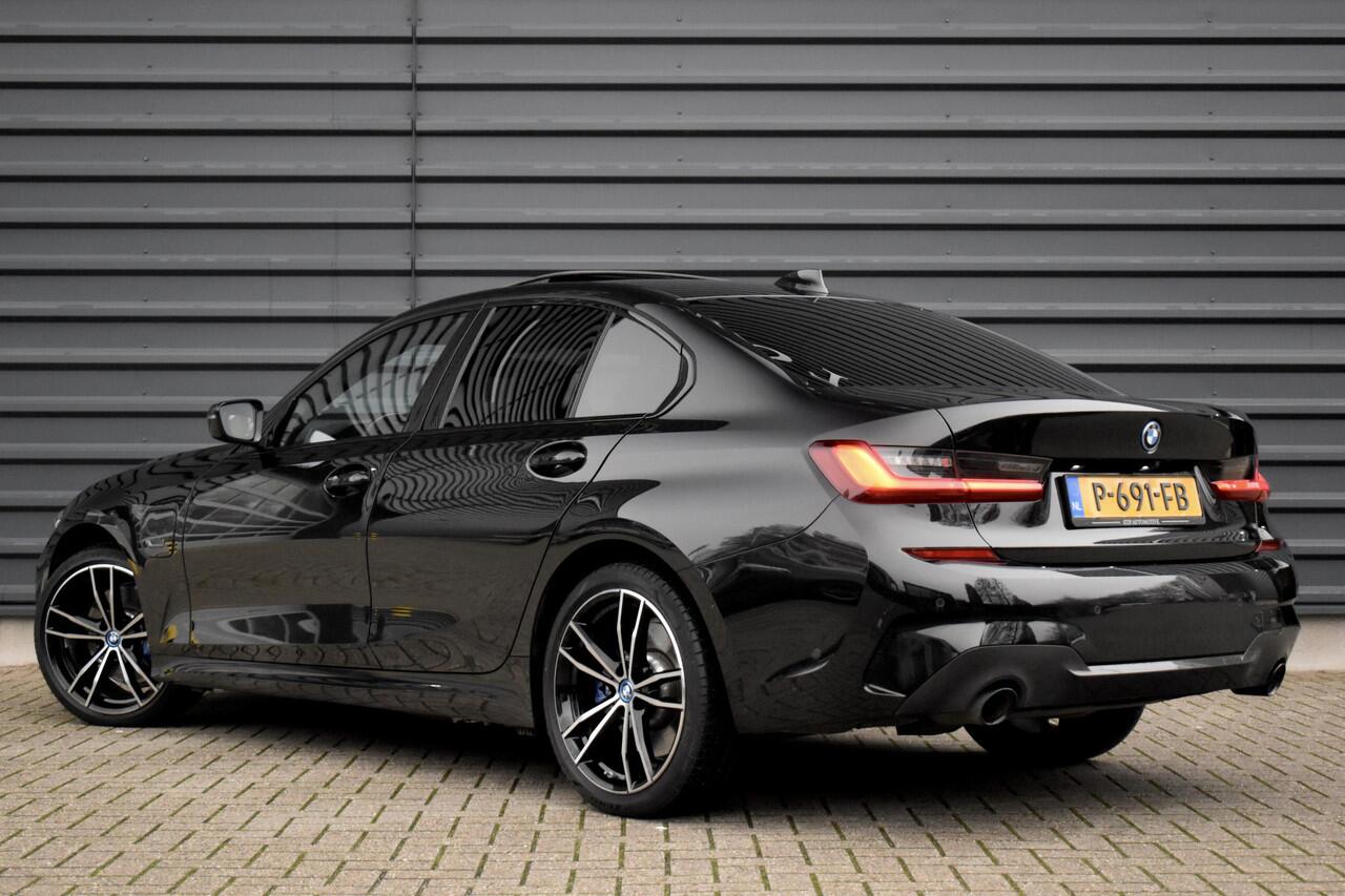 BMW 3-SERIE 320e M Sport Shadow | Pano | Laser Light | Head-Up | CarPlay | 19'' Wielen | Donker Getint Glas |