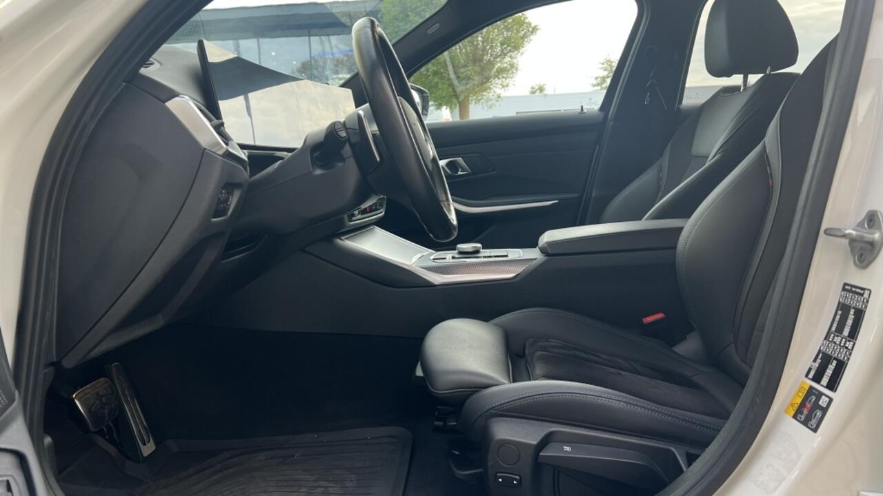 BMW 3-SERIE Touring 330e M-Sport | Navi | Camera | Stoel-Stuurverwarming