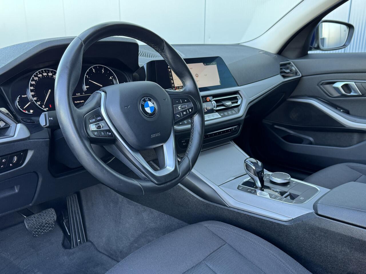 BMW 3-SERIE Touring 318d High Executive Automaat Apple Carplay/Trekhaak.