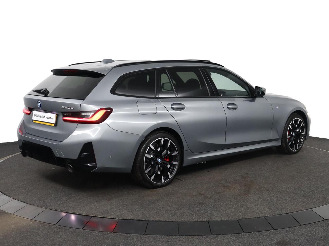 BMW 3-SERIE Touring 330e M Sportpakket Pro | Trekhaak | Panoramadak | Active Cruise Control | Harman Kardon