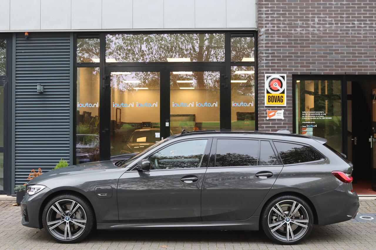 BMW 3-SERIE Touring 330e xDrive M-Sport Shadow Pano/Laser LED/360/Keyless/Elek. stoel+mem/Dodehoek/19"