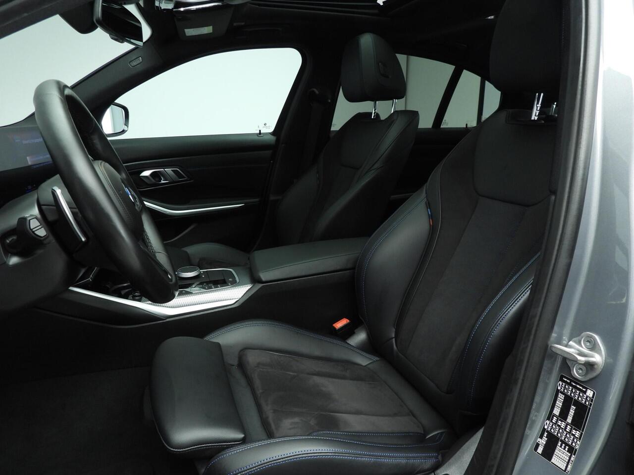 BMW 3-SERIE Sedan 320i | M-Sportpakket | LED | Navigatie | Schuifdak | Stoelverwarming | DAB | Hifi speakers | Alu 18 inch