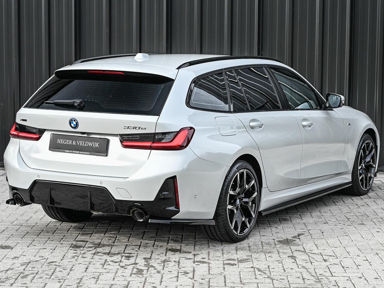 BMW 3-SERIE Touring 330e xDrive M-SPORT | FACELIFT | ACCU 19,5 kWh | ACTIVE CRUISE | ELEKTR. TREKHAAK | HIFI AUDIO | SHADOW LINE | CAMERA | FULL-LED | STUUR- EN STOELVERWARMING