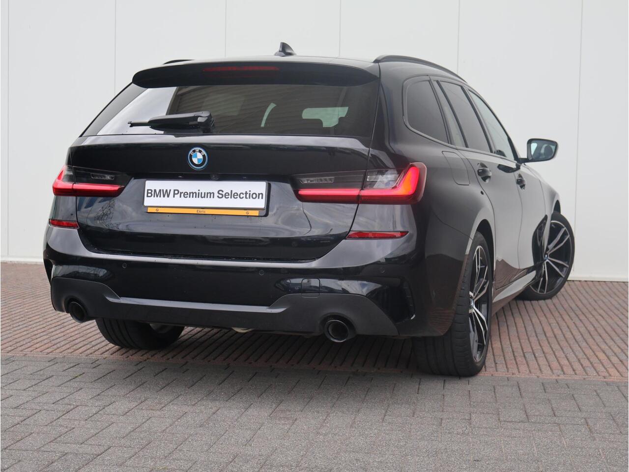BMW 3-SERIE Touring 320e Business Edition Plus / M-Sportpakket / Trekhaak / Head Up Display / Active Cruise Control / HIFI /