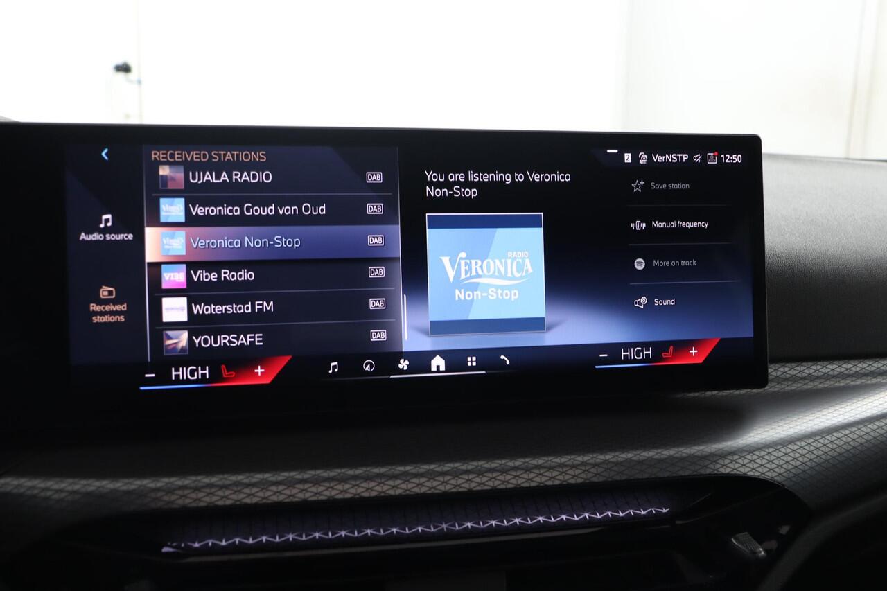 BMW 3-SERIE Touring 320i M Sport Pro | Glazen Panoramadak | Trekhaak Elektrisch | Leder | Comfort Access | Adaptive LED | Camera | Innovation Pack