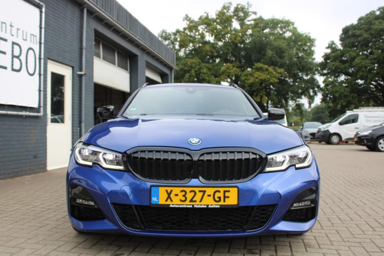 BMW 3-SERIE 330e X-Drive M-Sport High Executive Leder Panorama HEUD Super!!