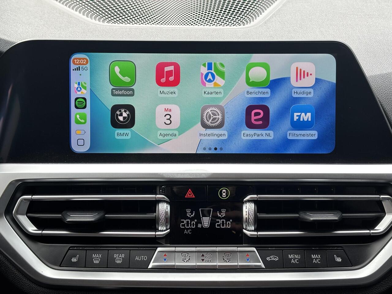 BMW 3-SERIE Touring 330i xDrive High Executive M Sport Pakket Automaat / Live Cockpit Professional / Panoramadak / Trekhaak / Leder / Apple CarPlay / Harman Kardon / 19 Inch / Shadow Line / Laserlicht / Head-Up Display / M Sportremsysteem / Adaptief M-onderstel