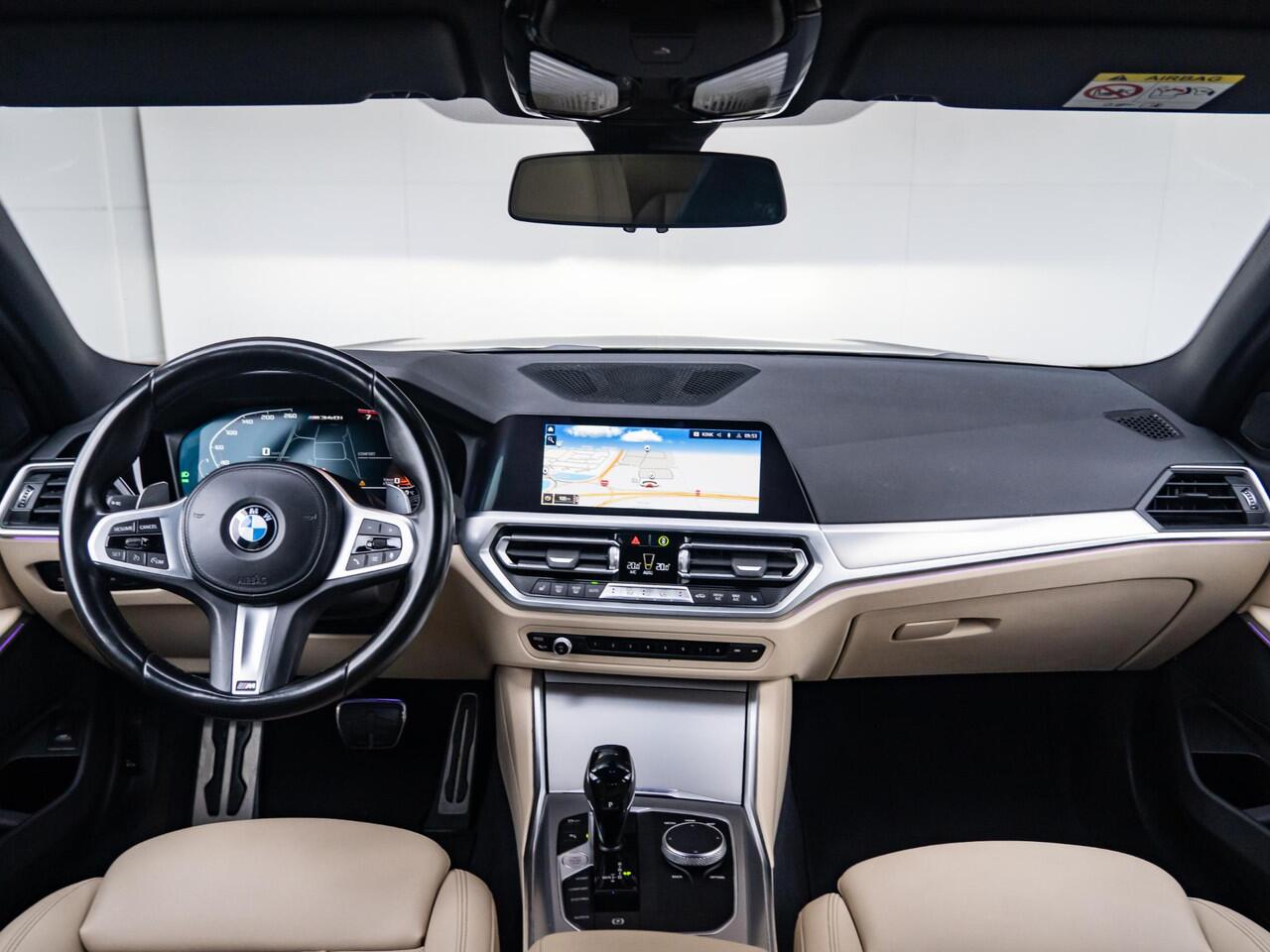 BMW 3-SERIE Sedan M340i xDrive | Innovationspakket | Comfort Access | Head-Up Display | Achteruitrijcamera | Stoelverwarming | PDC | Laserlight | 19''